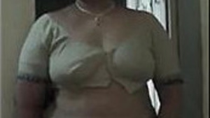 Indian MILF with a Curvy Body in a Hot Video