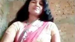 Indian bhabi Rekha displays her intimate parts in a video