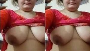 Pakistani wife flaunts her huge breasts