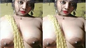 Desi wife flaunts her naked body in front of the camera