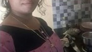 Mallu auntie flaunts her tits and pussy on video chat
