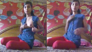 Indian babe reveals her tits in a steamy video