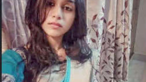 Cute girl in Desi attire reveals her body in MMS