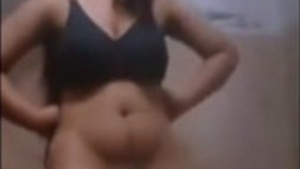 Cute desi amateur flaunts her big boobs in the bathroom