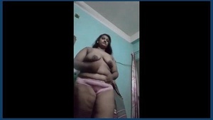 BBW MILF flaunts her curves in Bengali video
