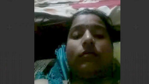 Desi Bhabhi in Telegu fingering video