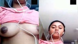 Men can achieve orgasm with a Desi girlfriend exposing her breasts