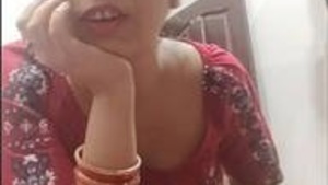 Desi MILF gets naughty in a steamy video