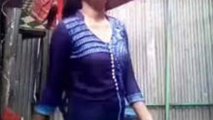 Cute desi girl bathes in the village in a video for her lover