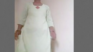 Watch a hot Punjabi bhabi in action