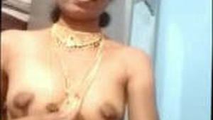 Aunty Telugu flaunts her body with traditional jewelry in a hot video