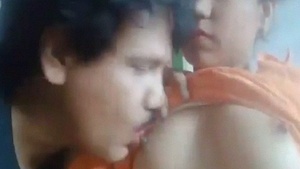 Landlord cheats on Dehati Kudi and gets a BJ in MMS video