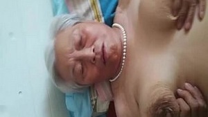 Granny from China sells her body for money