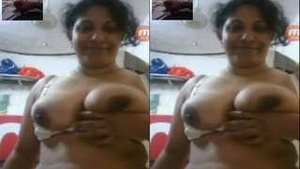 Busty Sri Lankan bhabhi flaunts her body in a solo video