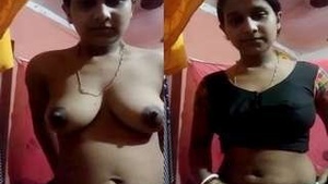 Desi boudi strips her saree and reveals her big boobs and pussy