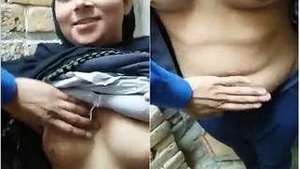 Pakistani bhabhi masturbates and films her butt and vagina