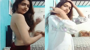 Exclusive amateur video of Indian girl revealing her big boobs