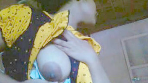 Indian bahbhi flaunts her big boobs in public