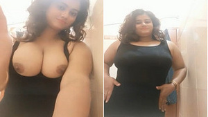 Amateur Indian babe flaunts her big boobs in exclusive video