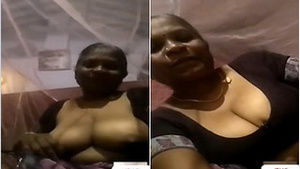 Desi auntie's video call with her lover continues with boob play