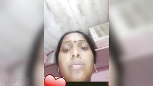 Indian babe indulges in solo play in the bathroom