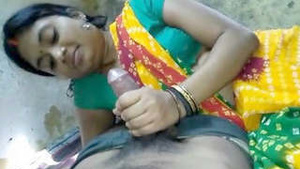 Indian bhabhi with big boobs gives a handjob