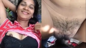 Indian girl gets naughty outdoors in MMS