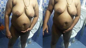 Naughty Chennai auntie strips naked for a bath