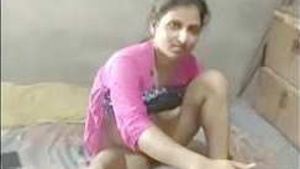 Indian bhabi takes money for sex in exchange for pleasure