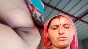 Indian bhabhi flaunts her body in exclusive amateur video
