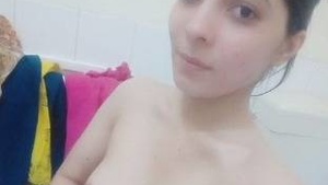 Indian girl in Kashmir takes nude selfies