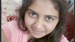 Watch a cute Indian girl make a video for her boyfriend