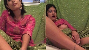 Indian girl's steamy solo performance for fans