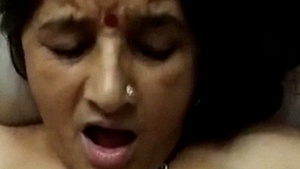 Indian mom gets fucked in steamy video