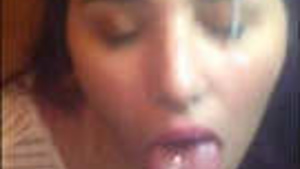 Desi's girlfriend takes cum on her face in a hot video