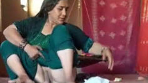 Bhabhi mature from Pakistan has sex with her young lover