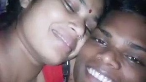 Desi sex tube video featuring a lucky guy with his bhabhi friends kissing and having sex