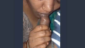 Indian wife gives a satisfying blowjob