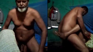 Muslim uncle gives a blowjob in Bengali porn video