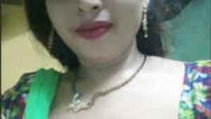 Desi bhabhi's MMS leak reveals her sensual side