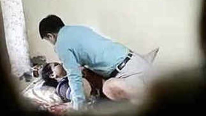 Hidden camera captures doctor having sex with an Indian aunty