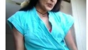 Watch a sexy Marwadi bhabhi in action