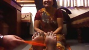 Indian mature woman gets tickled in amateur video