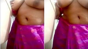 Exclusive video of Mallu Bhabhi flaunting her big breasts