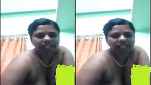 Indian bhabhi flaunts her body in amateur VK video