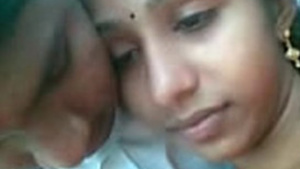 Desi couple's steamy beach session with clear audio