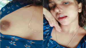 Cute Indian amateur flaunts her natural boobs in exclusive video