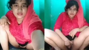 Married woman sends MMS to her ex while peeing
