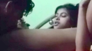 Bangladeshi couple enjoys oral sex and kissing in steamy video