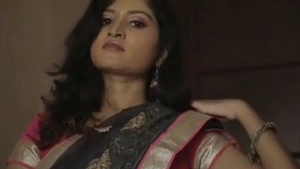 Watch a gorgeous Indian model show off in a nude photo shoot